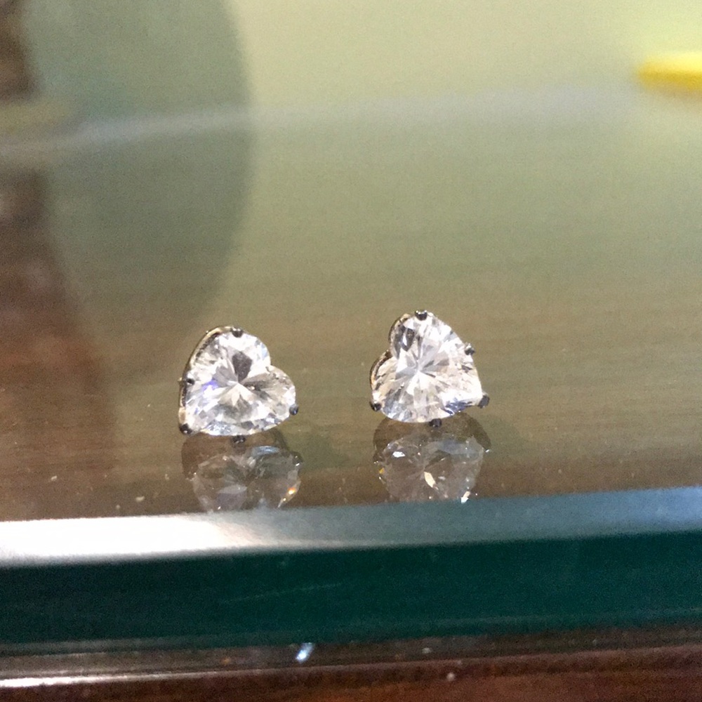 Heart shaped cubic earrings